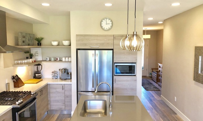 Gypsum House | NEW Modern 3 Story Townhouse with Mountain & Golf Course Views in Eagle County