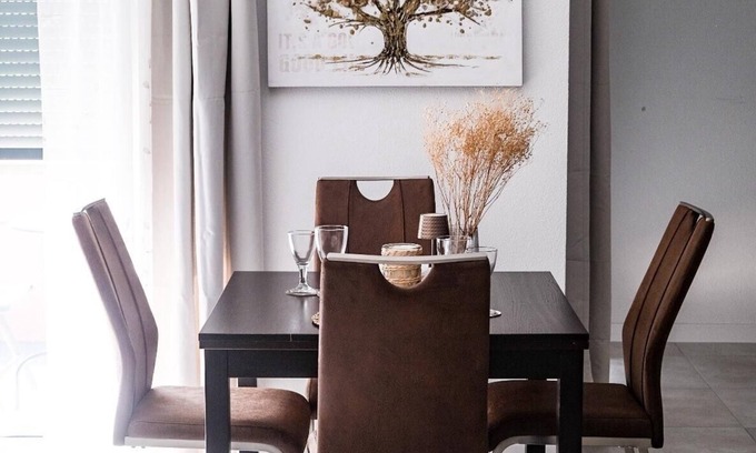 Zunsweier Apartment | New modern apartment, 74sqm, balcony, king-size box-spring bed