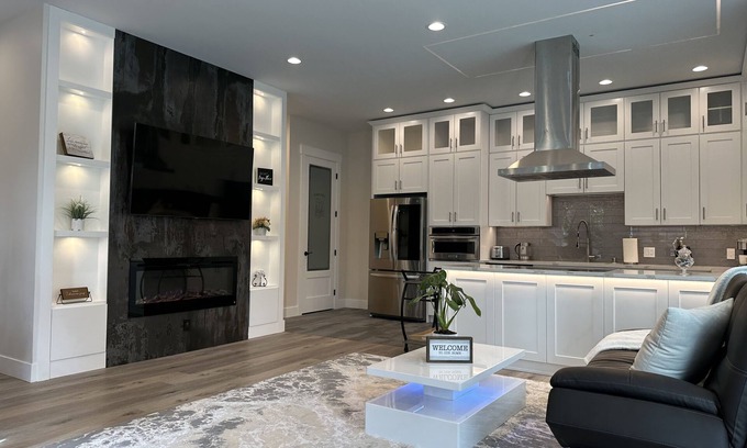 Newport House | New Modern Home in Bellevue