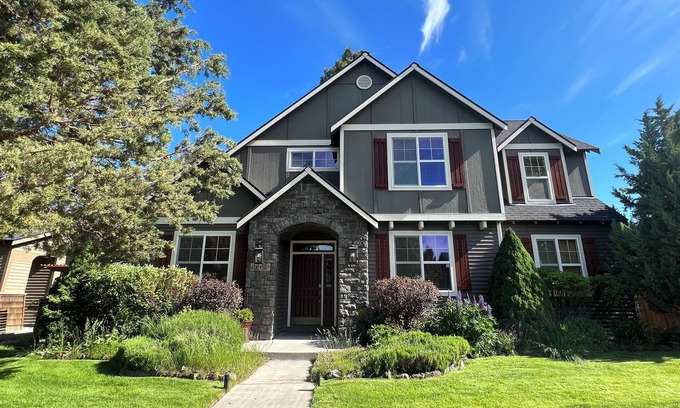 Old Farm District House | New on VRBO! Top-Rated Bend Getaway – Family Fun, Adventure & Comfort!