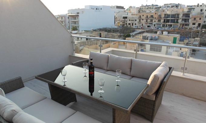 Bellavista Apartment | ★New Penthouse Apartment, Fully Air Con, 100 Mbps Wifi, Sleeps 5★