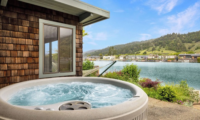 Stinson Beach House | NEW Seadrift Waterfront Kayaks, SUPS, Dock, Spa