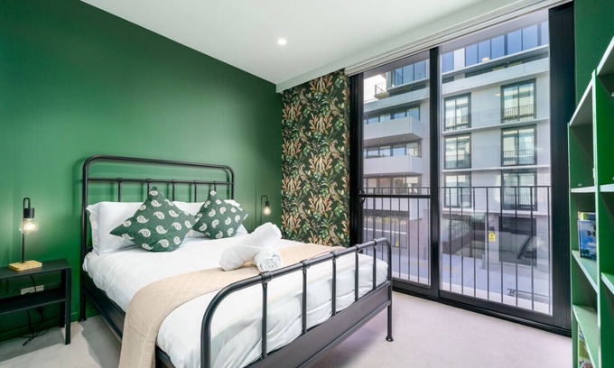 Kingston Apartment | NEW TO VRBO: Vibrant Stay with Lakeside Charm in Kingston