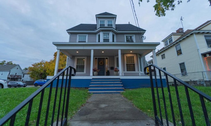 Schenectady Apartment | Newly 5 Star 3 Beds 1 Bath ideal Short term rental