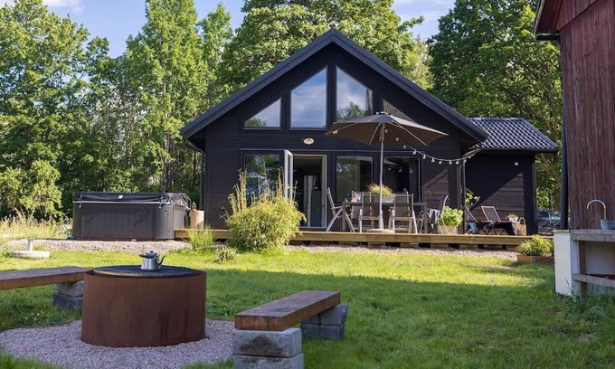 Almhult House | Newly built cottages with jacuzzy and sauna