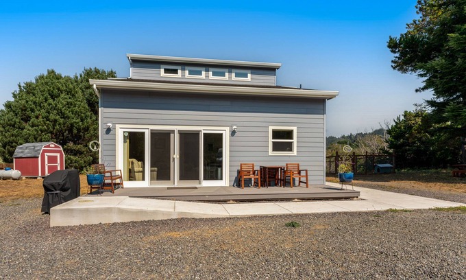 Cleone House | Newly built home near beach with deck, large yard, WiFi, & ping-pong - dogs OK