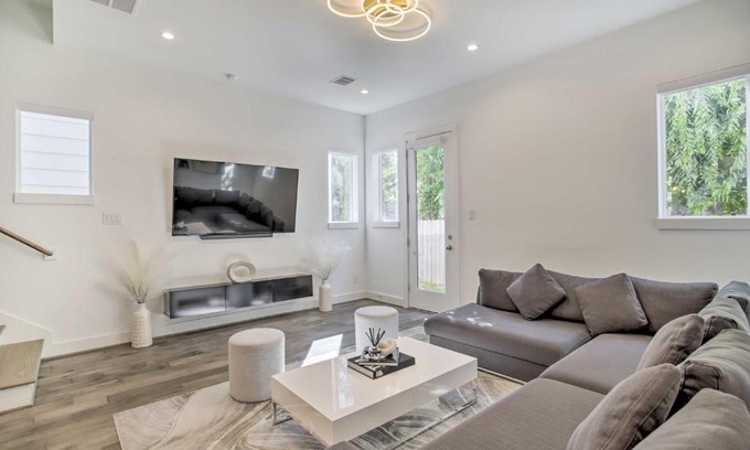 Houston House | Newly-Built Luxury Galleria Area Townhome!