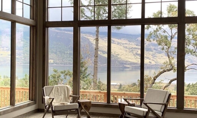 Mosier House | Newly built Mosier Bluff home-3 Bed, 3.5 Bath Spectacular River View and Hot Tub