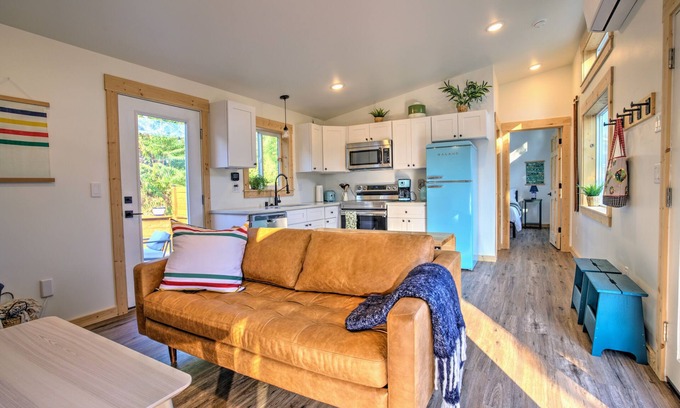 Mt. Hood - Columbia River Gorge House | NEWLY BUILT! Private Family Retreat 5 Minutes from Hood River (Dog Friendly)