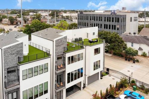 Houston House | Newly Constructed Winsome Village B Galleria Area