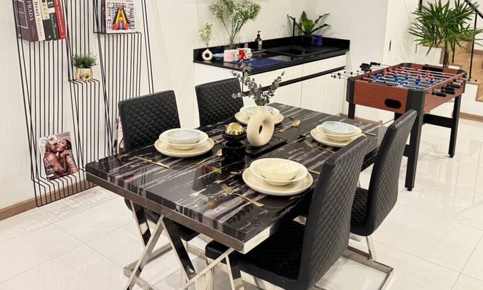 Phra Khanong Nuea House | Newly Renovated Entire House 4 Beds 4 Bathrooms BTS Ekkamai 9 people