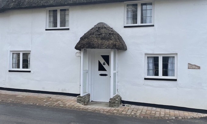 West Knighton Cottage | Newly refurbished thatched cottage in beautiful sleepy village