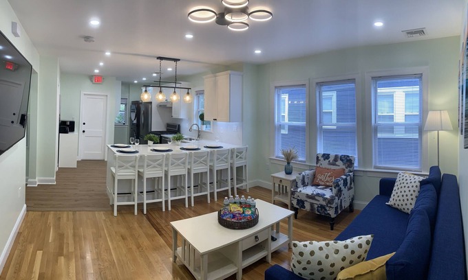 St. Marks Apartment | NEWLY RENOVATED. 10 MINS TO BOTON. 3bds/2bths in a small friendly neighborhood.