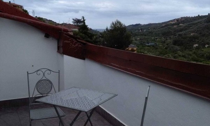 Isolalunga Apartment | Newly renovated apartment top floor stone house