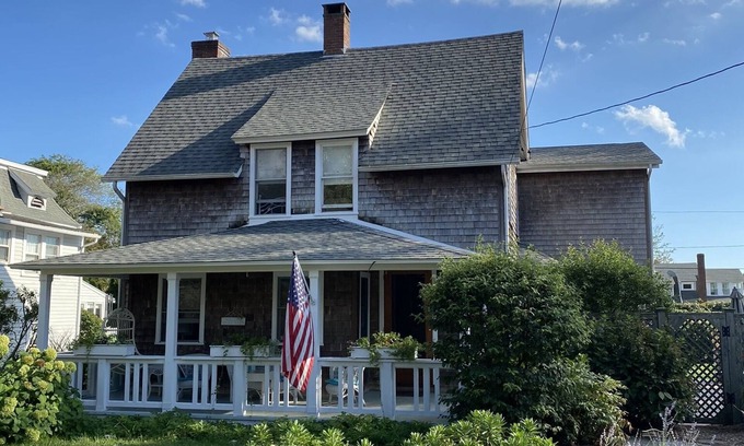 Madison Center House | Newly-renovated beach house; steps to water; walk to town!