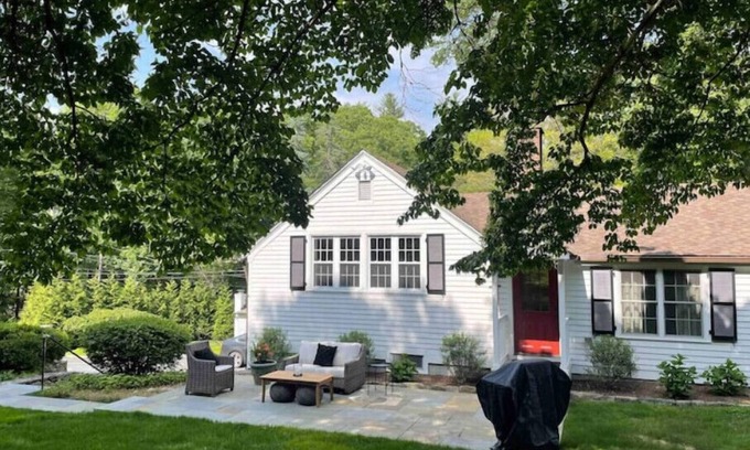 South Salem House | Newly renovated guesthouse with a pation