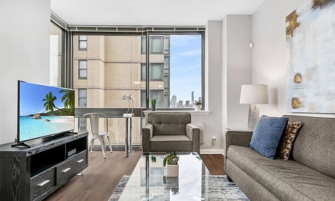 Hudson Exchange Apartment | Newport PATH 2 BR | Club room with billiards