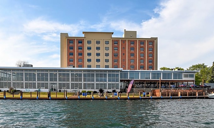 Niagara Falls Hotel | Niagara Riverside Resort, BW Premier Collection