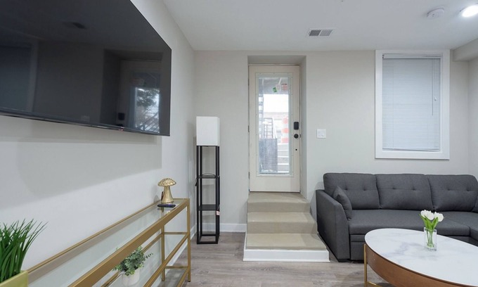 Barney Circle Apartment | NICE 1BR Apartment in DC Prime Location