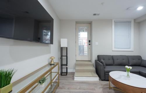 Southeast Apartment | NICE 1BR Apartment near Metro