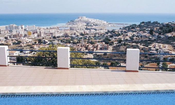 Peniscola Apartment | Nice apartment for 5 people with A/C, pool, WIFI, TV, terrace and pets allowed