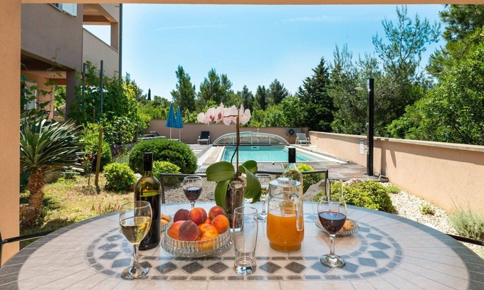 Rovanjska Apartment | Nice apartment for 6 guests with A/C, pool, WIFI, TV and terrace