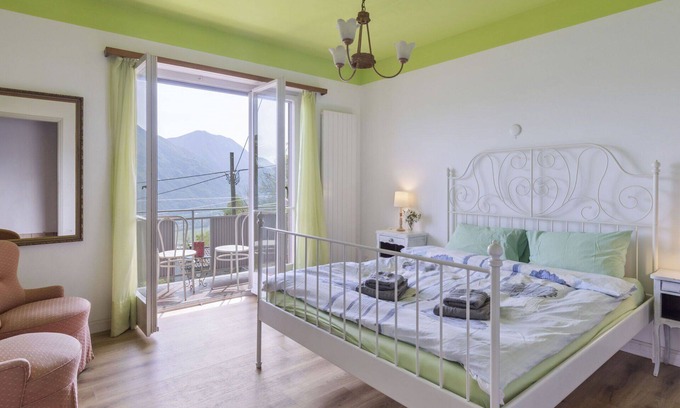 Riazzino Apartment | Nice apartment for 8 guests with WIFI, patio, pets allowed and panoramic view