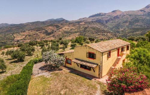 Collesano Apartment | Nice Apartment In Collesano Pa