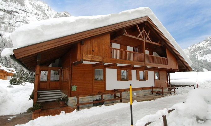 Penia House | Nice apartment in villa for 5 guests with WIFI, TV and terrace