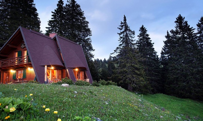 Ambroz pod Krvavcem Ski Chalet | Nice Chalet in Cerklje na Gorenjskem with Mountain Views