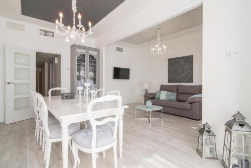 La Maternitat i Sant Ramon Apartment | Nice, Cozy, UP TO 6, FCB stadium, free parking