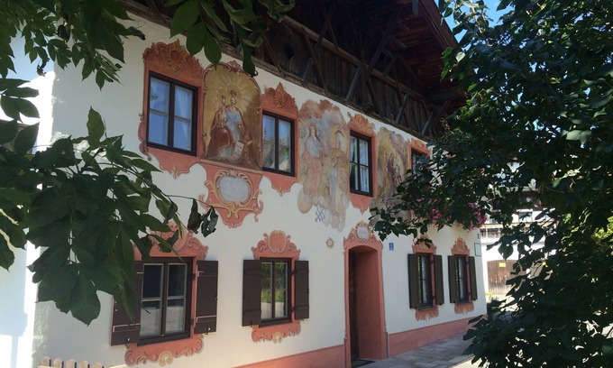 Oberammergau Apartment | Nice holiday in "sun yellow"! Good relaxation in picturesque surroundings