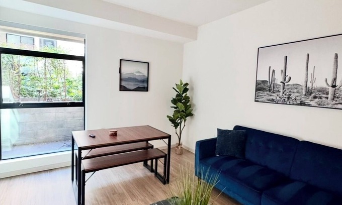 Atwater Village Apartment | Nice Hollywood Blvd. Apartment with FREE PARKING