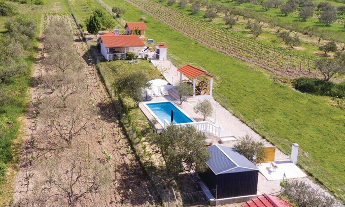 Danilo Biranj House | Nice home in Danilo with kitchen