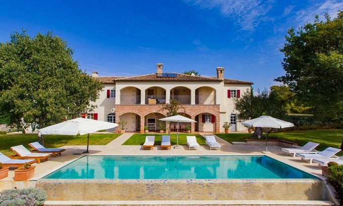 Filipini House | Nice home in Filipini with WiFi