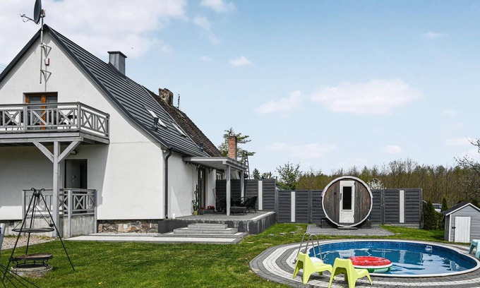 Choczewo House | Nice home in Gniewino with kitchen