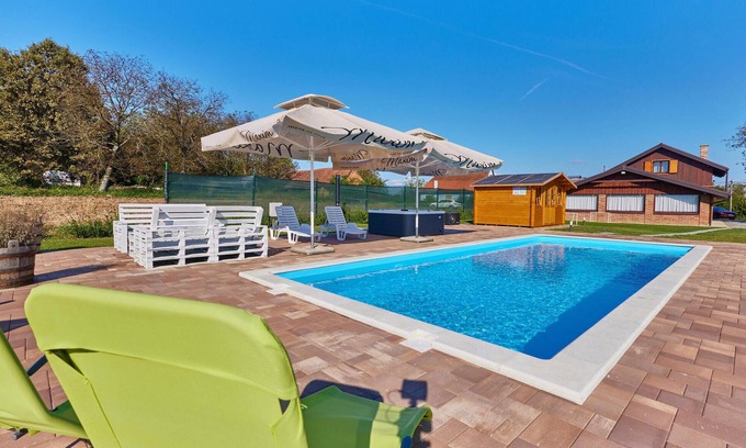 Bjelovar House | Nice home in Kupinovac with kitchen