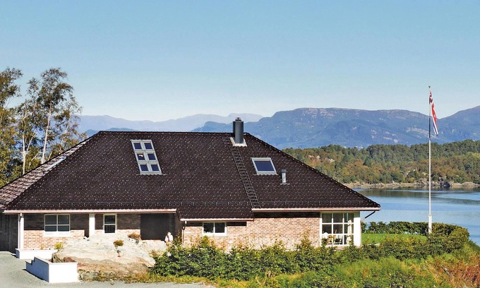 Grimsland House | Nice home in Lundegrend with WiFi