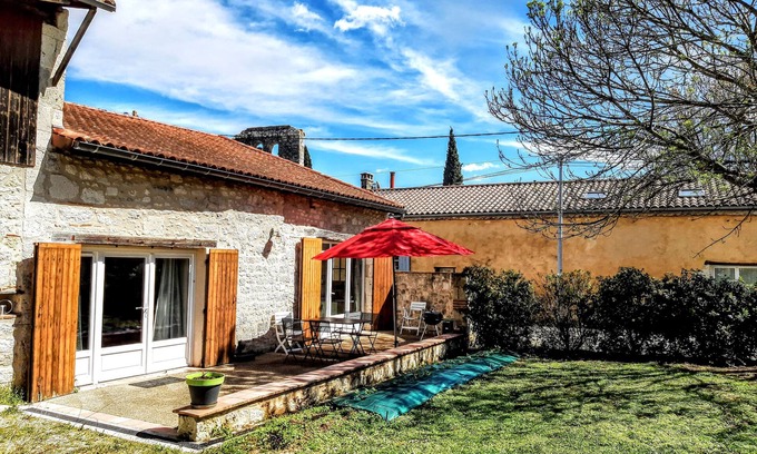 Bourran House | Nice house in Lot-et-Garonne with a terrace, swimming pool, and optional SPA.