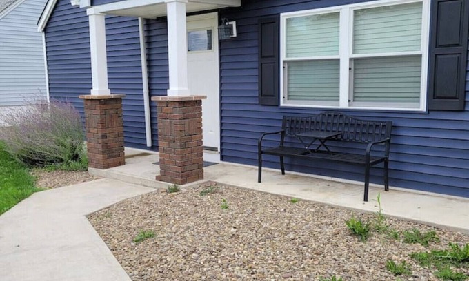 West Seneca House | Nice house with private parking, king bed fenced yard