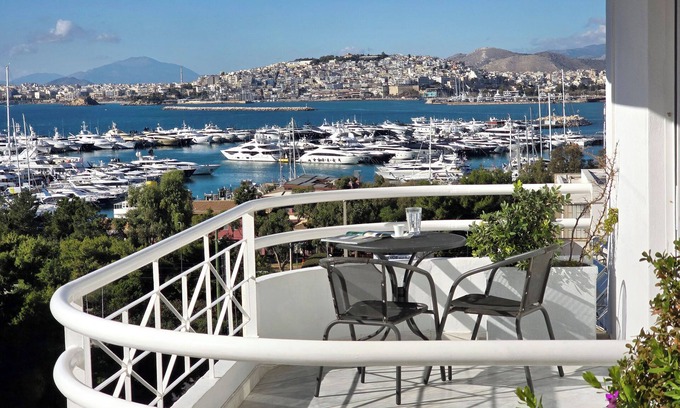 Palaio Faliro Apartment | Νice Sea View Elegant Apartment in Marina Floisvos