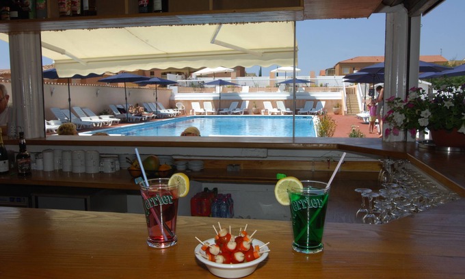 Les Bormettes Apartment | Nice T3 (2 bedrooms) 6 pers. 250m from the SEA with HEATED SWIMMING POOL & TENNIS (4)