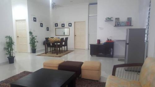 Pengkalan Chepa House | NikAishy TransitAirport A1