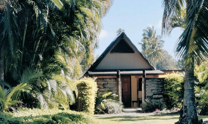 Takitumu District Cottage | Nirvana -super value for money option to stay 300m walk from the Turtle Tours !