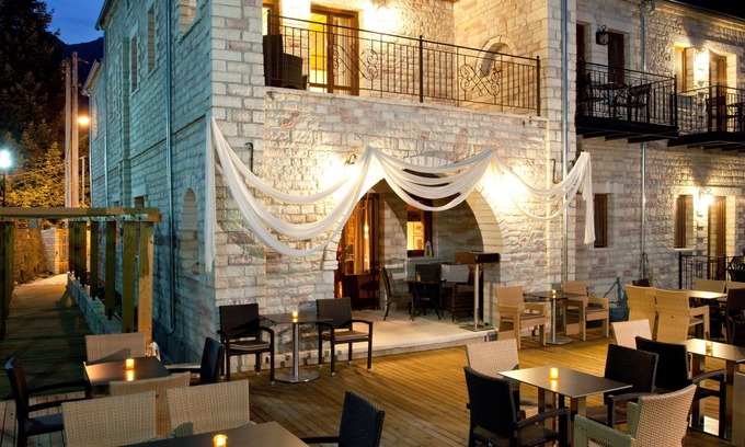 Arta House | Nisista Lodge Mountain View