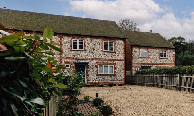 Frieth House | Nixey Cottage - Pet friendly in the Chiltern Hills