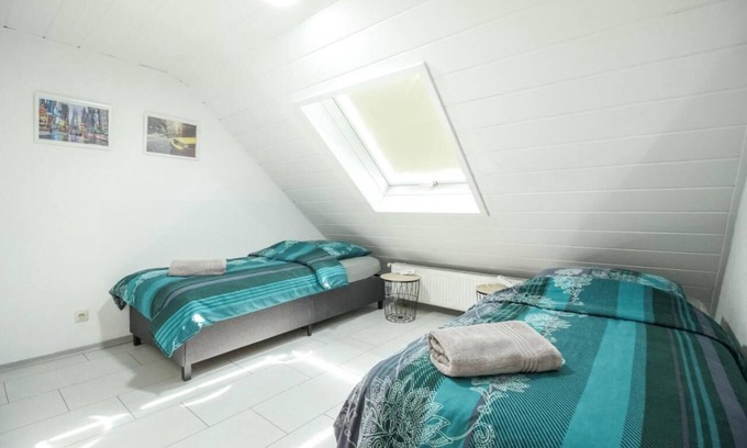 Goeppingen Apartment | nJoy! Modern & Central - WiFi - Bathtub - perfect for Work