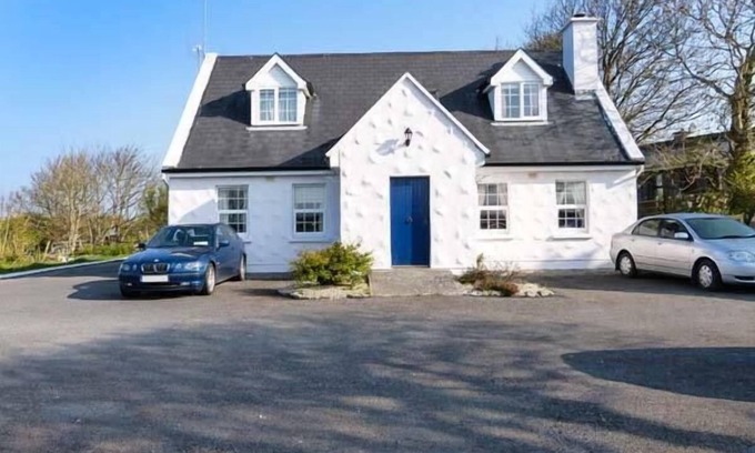 Kilcolgan Cottage | NO.1 APT, BRANDY HARBOUR COTTAGE in Ballinderreen, County Galway