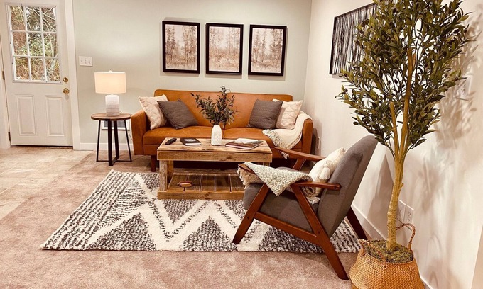 Clinton Cottage | No Steps or Stairs!