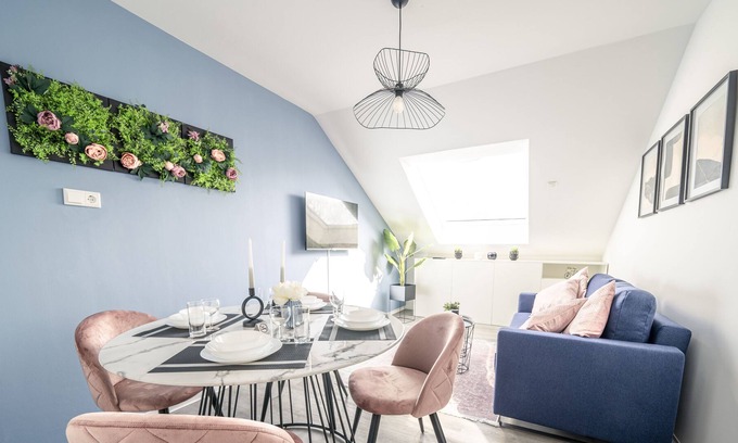 Wieseck Condo | Noble Suite | Living+Workplace